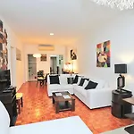 Estiloso 3 quartos para 6 pessoas no posto 5 em Copacabana!